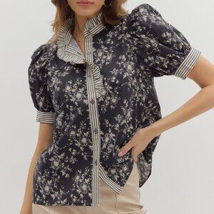 Women's Black Floral Puff Sleeve Top Entro Size Medium NWT